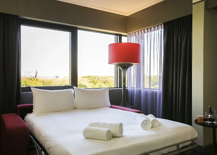 Leonardo Babylon Hága